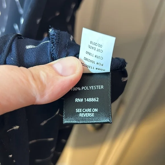 Torrid Size 0X Arrow Pattern Black Blouse - Picture 4 of 5